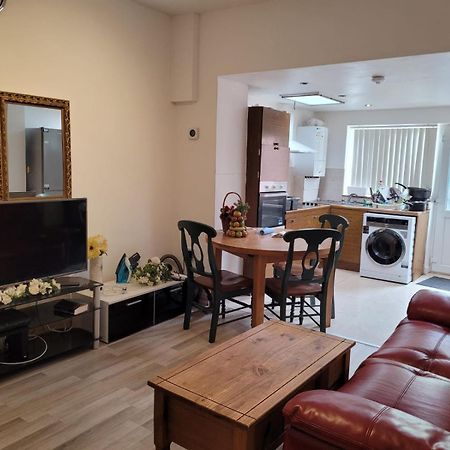 Nice Double Bedroom Near Qmc ノッティンガム エクステリア 写真