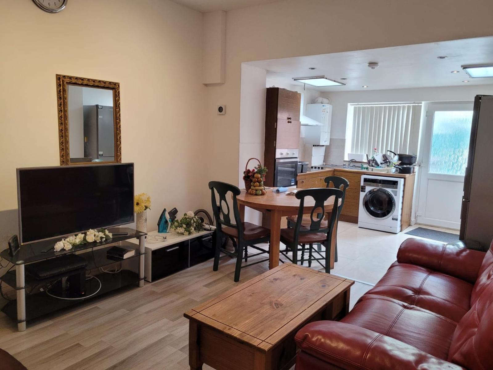 Nice Double Bedroom Near Qmc ノッティンガム エクステリア 写真